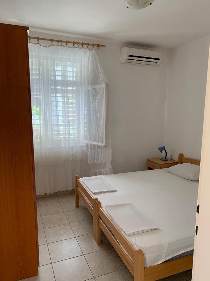 Anita Guest House Tivat Exteriör bild