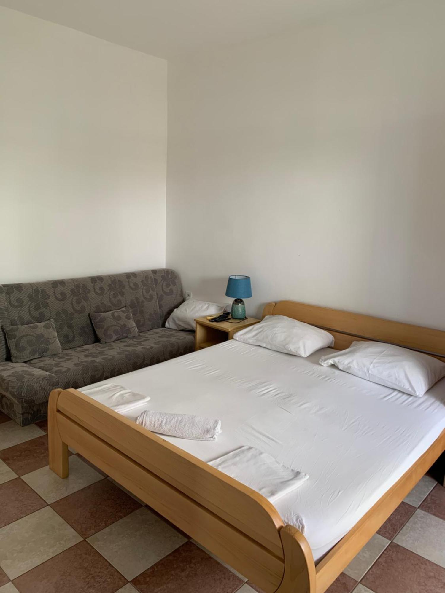Anita Guest House Tivat Exteriör bild
