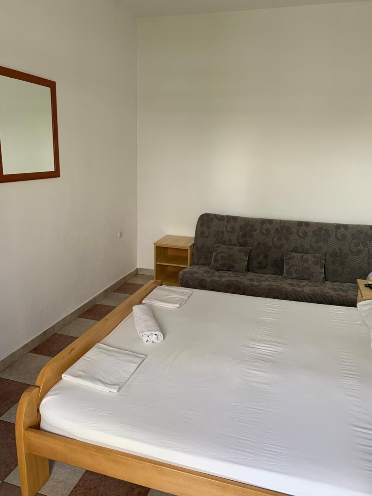 Anita Guest House Tivat Exteriör bild