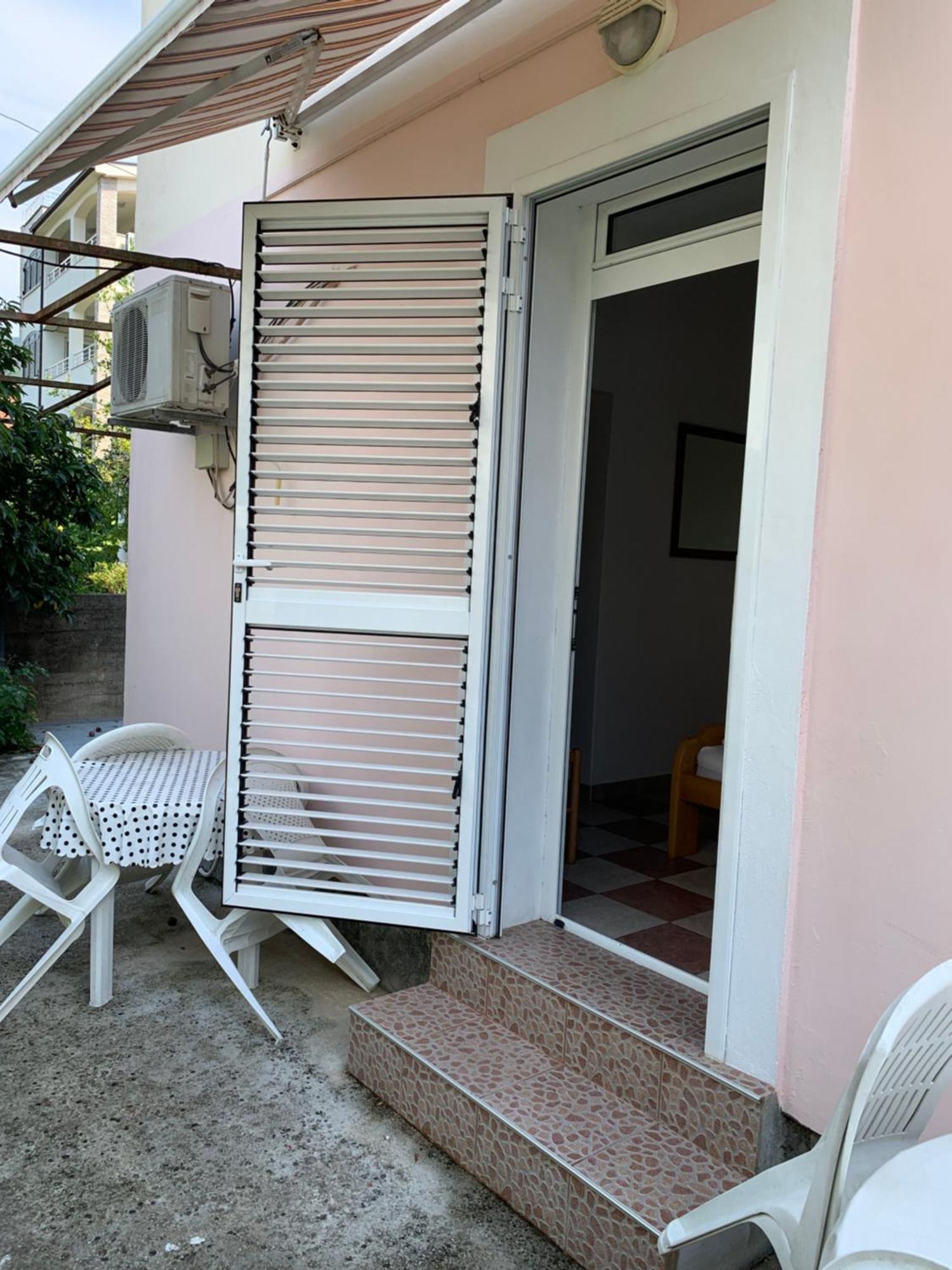 Anita Guest House Tivat Exteriör bild