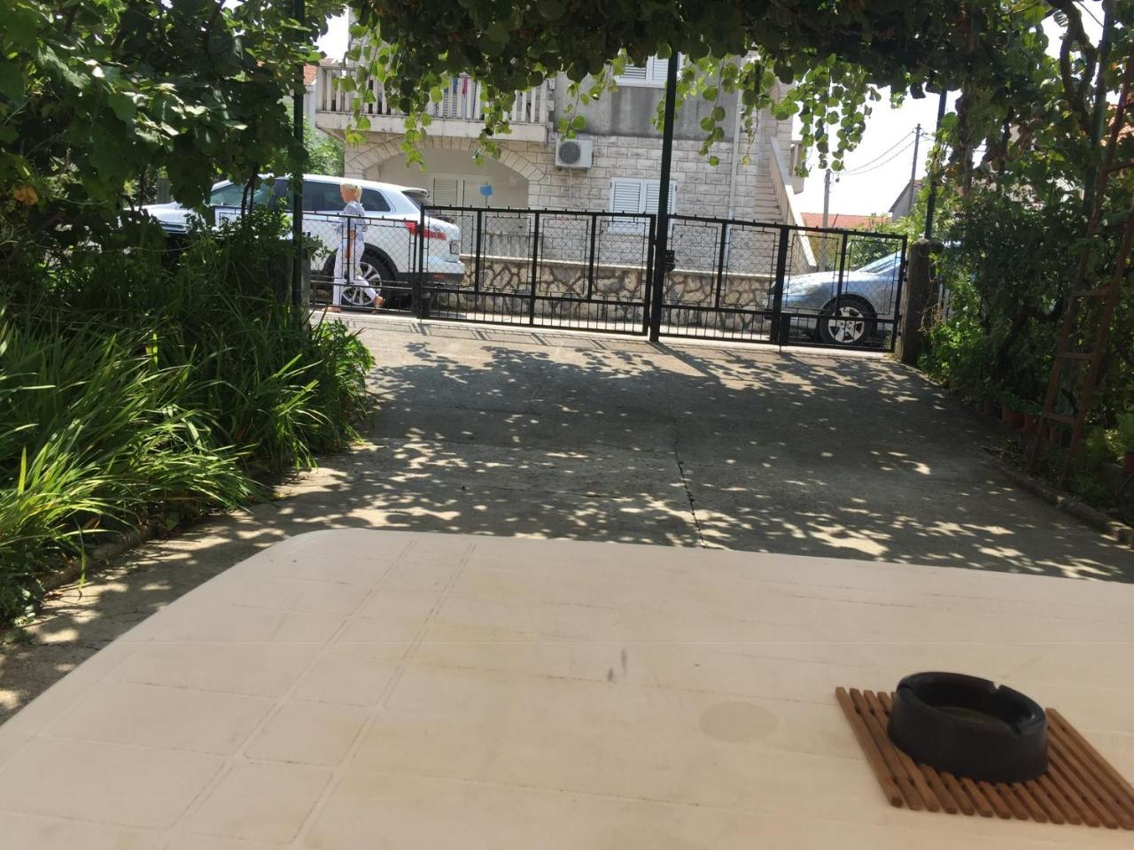 Anita Guest House Tivat Exteriör bild