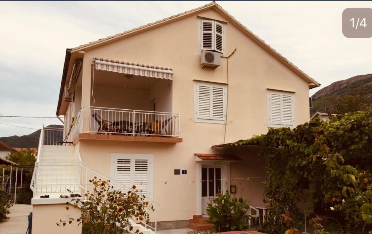 Anita Guest House Tivat Exteriör bild
